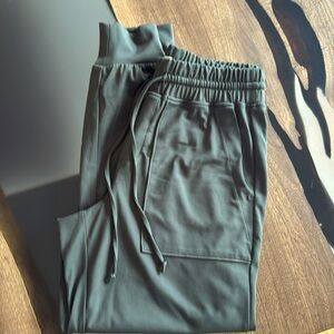 Lou & Grey women’s Super soft joggers. Size small